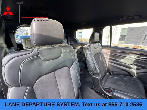 Used 2023 Jeep Grand Cherokee L Laredo image 13