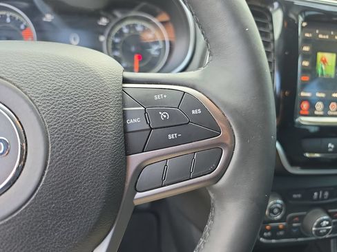 Used 2019 Jeep Cherokee Limited FWD image 22