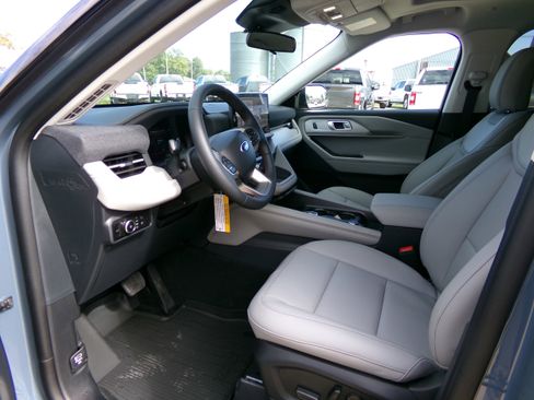 New 2025 Ford Explorer Active w/ Active Comfort Package image 10