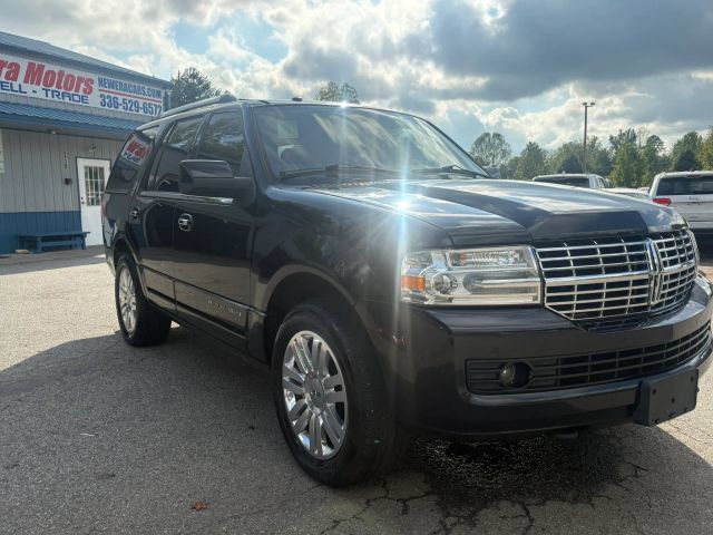Used 2013 Lincoln Navigator 4WD image 7