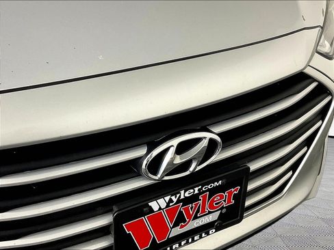 Used 2018 Hyundai Elantra SEL FWD image 32