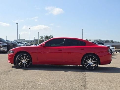 Used 2022 Dodge Charger SXT RWD image 18