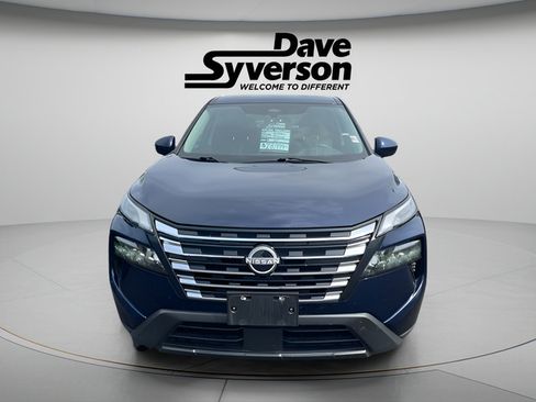 Used 2025 Nissan Rogue SV AWD/4WD image 2