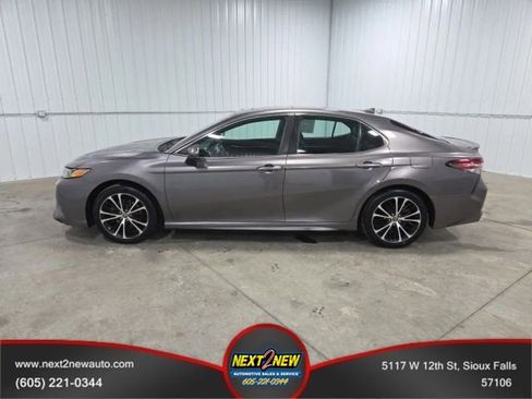 Used 2019 Toyota Camry SE image 1