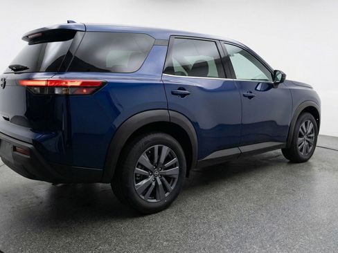 Used 2025 Nissan Pathfinder SV FWD image 9
