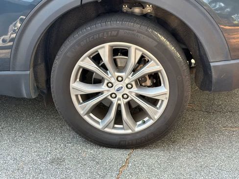 Used 2022 Ford Explorer XLT w/ Equipment Group 202A image 7