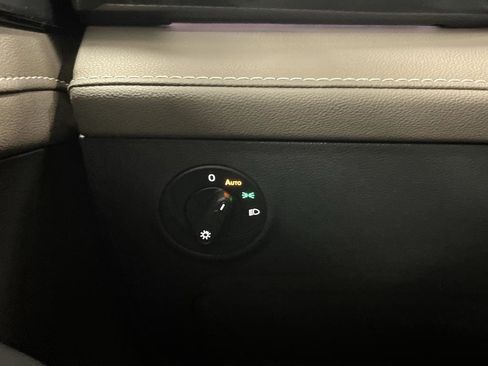 Used 2022 Volkswagen Taos SEL image 23