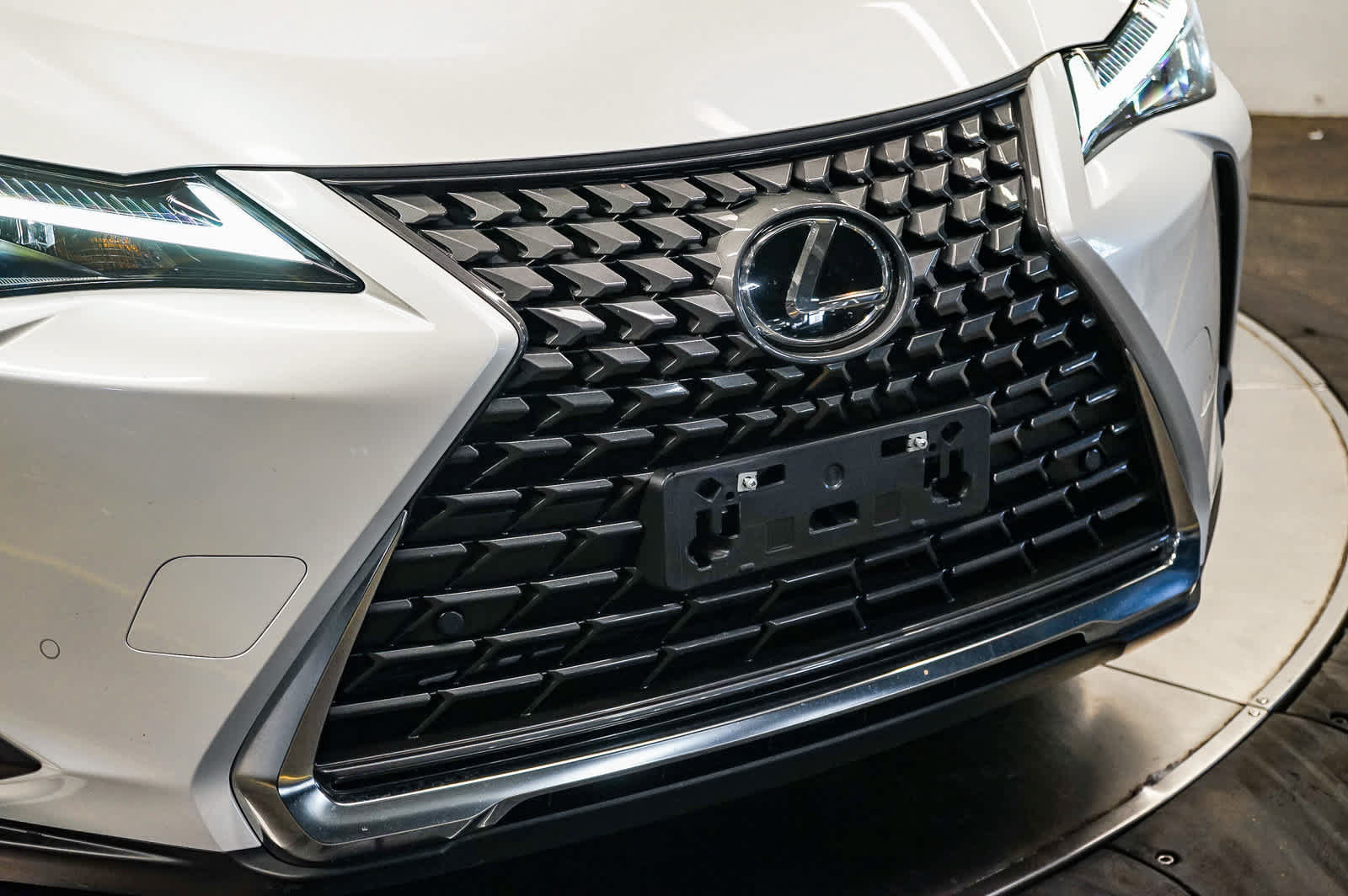 Used 2025 Lexus UX 300h FWD w/ Accessory Package (Z2) image 4