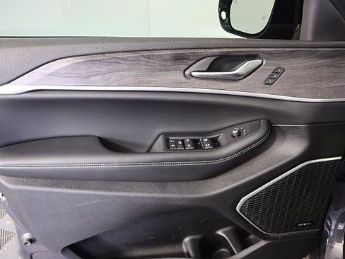 Used 2022 Jeep Grand Cherokee Limited 4xe image 25