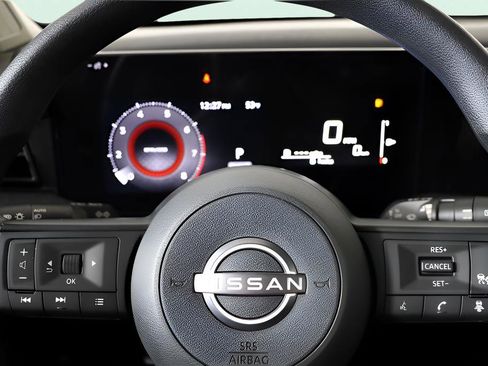 Used 2025 Nissan Kicks SV w/ SV Premium Package FWD image 16