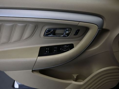 Used 2017 Ford Taurus SE image 10