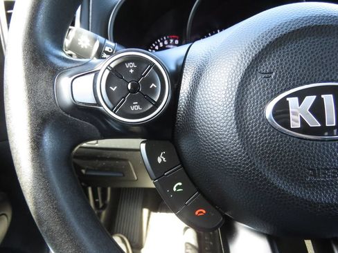 Used 2016 Kia Soul + FWD image 21