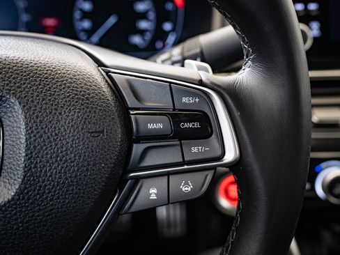 Used 2018 Honda Accord Sport image 23