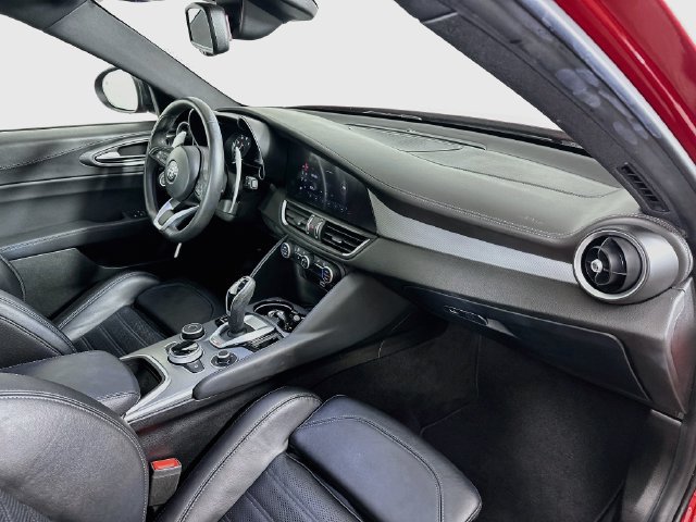 Used 2023 Alfa Romeo Giulia Veloce AWD/4WD image 30