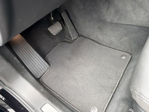 Certified 2025 Volvo XC60 B5 Plus image 17