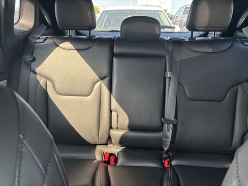 Used 2025 Jeep Compass Limited image 38