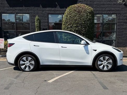 Used 2020 Tesla Model Y Long Range image 20