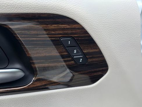 Used 2023 Chrysler Pacifica Limited image 17