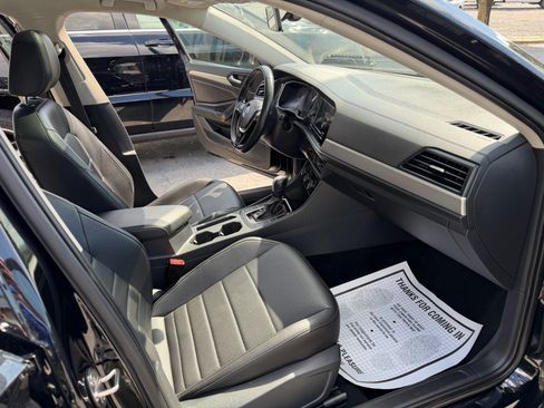 Used 2021 Volkswagen Jetta SE FWD image 14