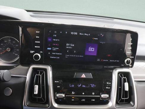 Used 2022 Kia Sorento S w/ Panoramic Sunroof Package FWD image 12