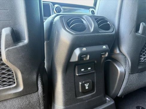 Used 2021 Jeep Wrangler Unlimited Rubicon image 17