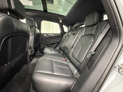 Certified 2025 Porsche Macan image 20