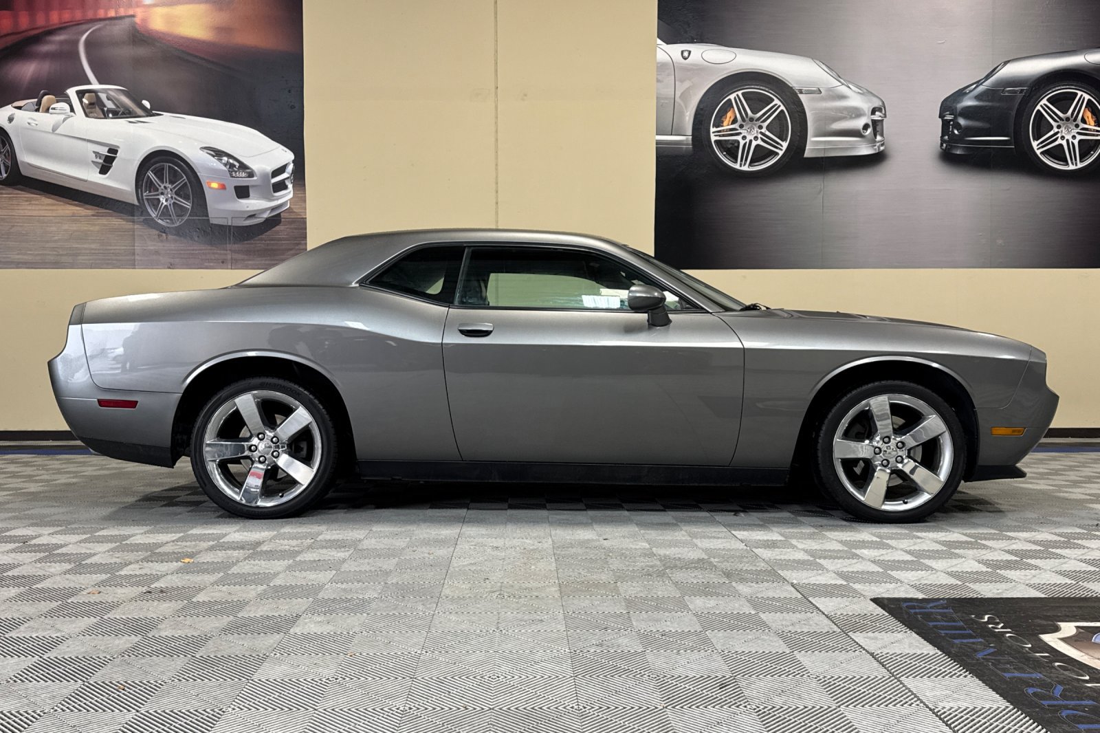 Used 2011 Dodge Challenger RWD image 3