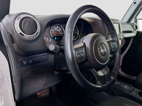 Used 2017 Jeep Wrangler Unlimited Rubicon w/ Cold Weather Group image 10