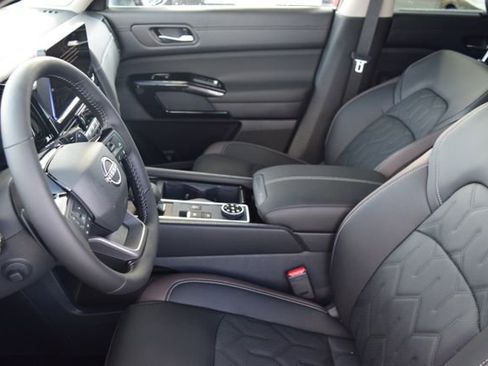 New 2026 Nissan Pathfinder Platinum AWD/4WD image 10