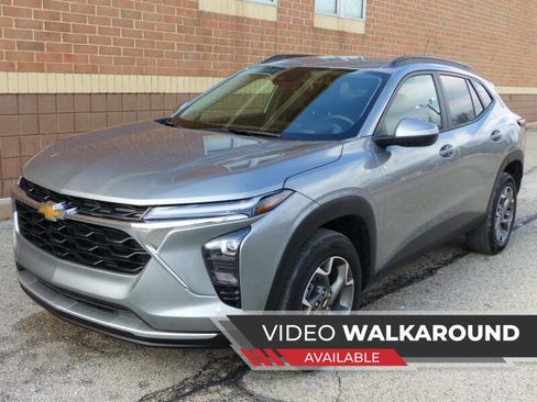 Used 2025 Chevrolet Trax LT w/ Driver Confidence Package image 1