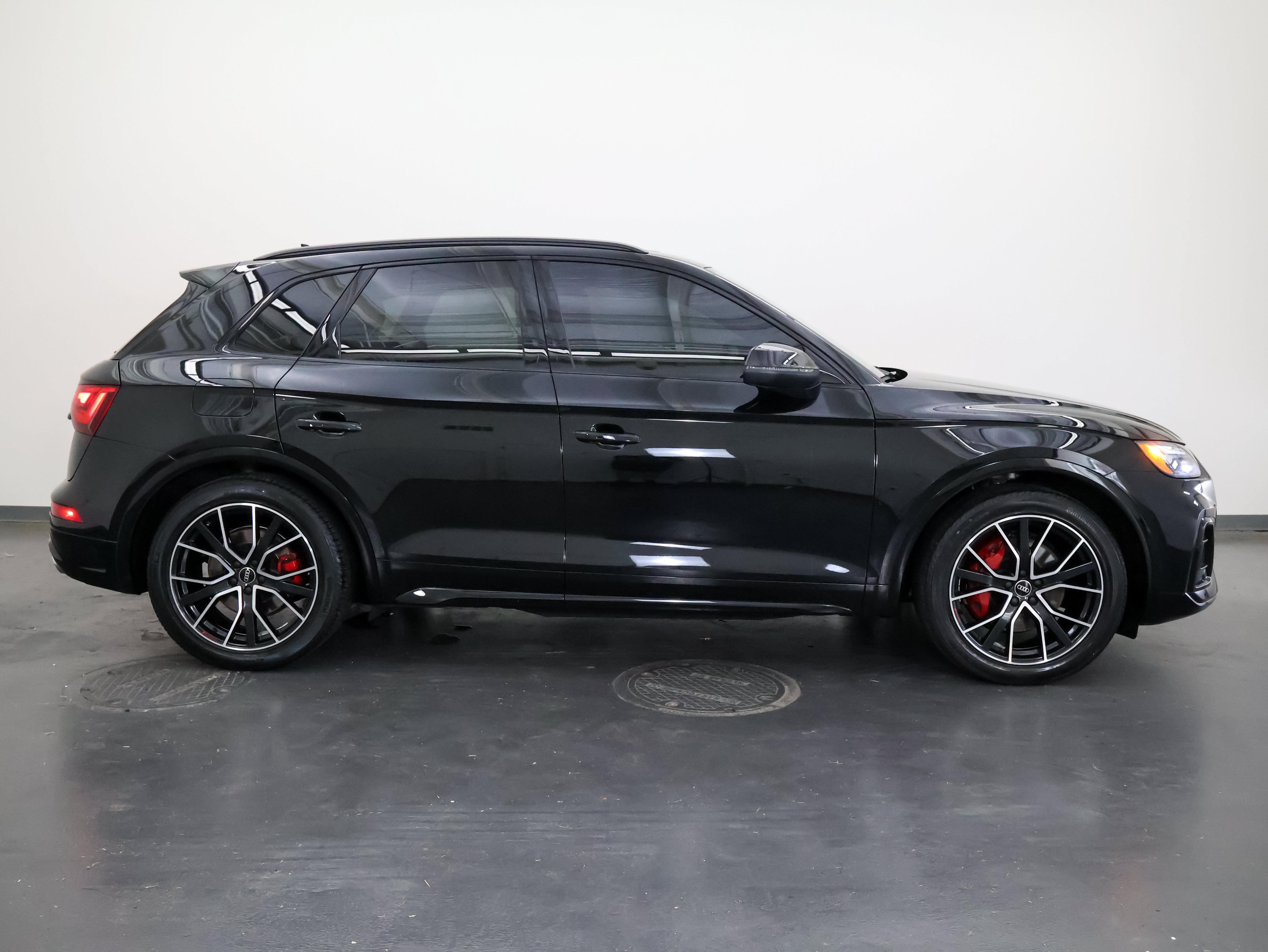 Used 2023 Audi SQ5 Premium Plus w/ Premium Plus Package AWD/4WD image 2