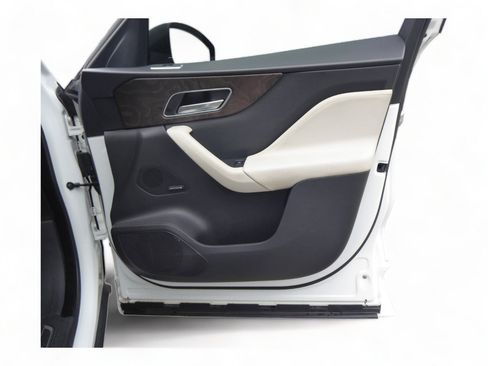 Used 2017 Jaguar F-PACE R-Sport image 21