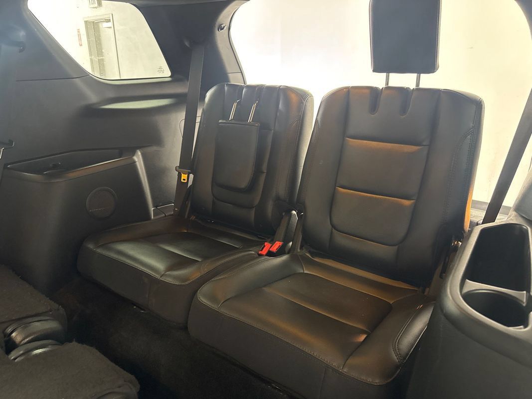 Used 2017 Ford Explorer XLT w/ Equipment Group 202A AWD/4WD image 19