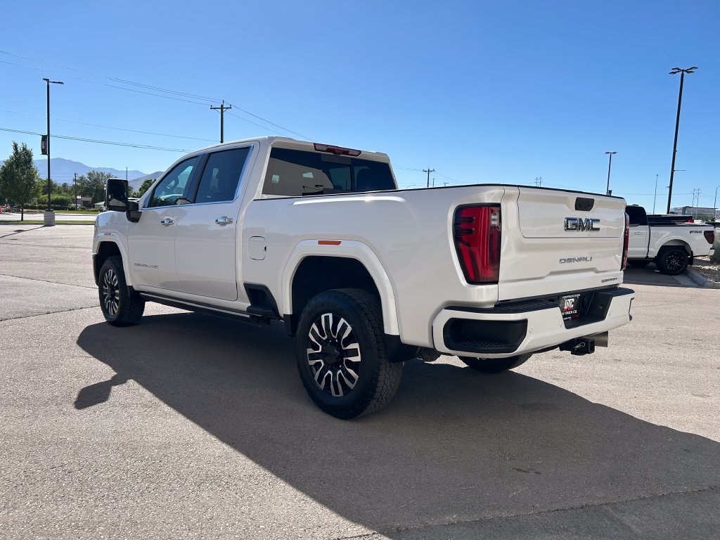 Used 2025 GMC Sierra 3500 Denali Ultimate AWD/4WD image 3
