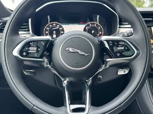 New 2025 Jaguar F-PACE R-Dynamic S image 17