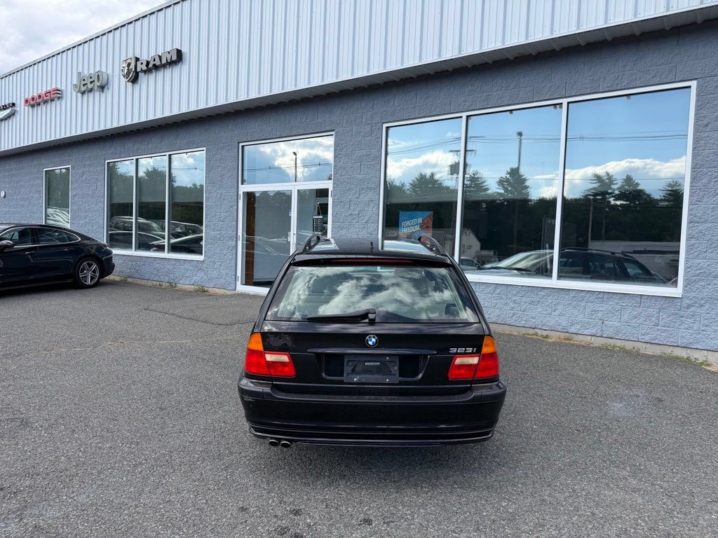 Used 2000 BMW 323i Wagon RWD image 4