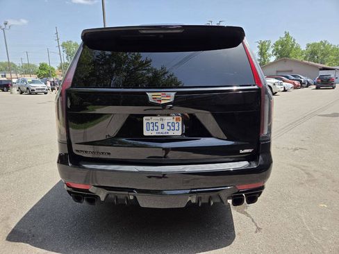 Used 2023 Cadillac Escalade ESV V AWD/4WD image 5