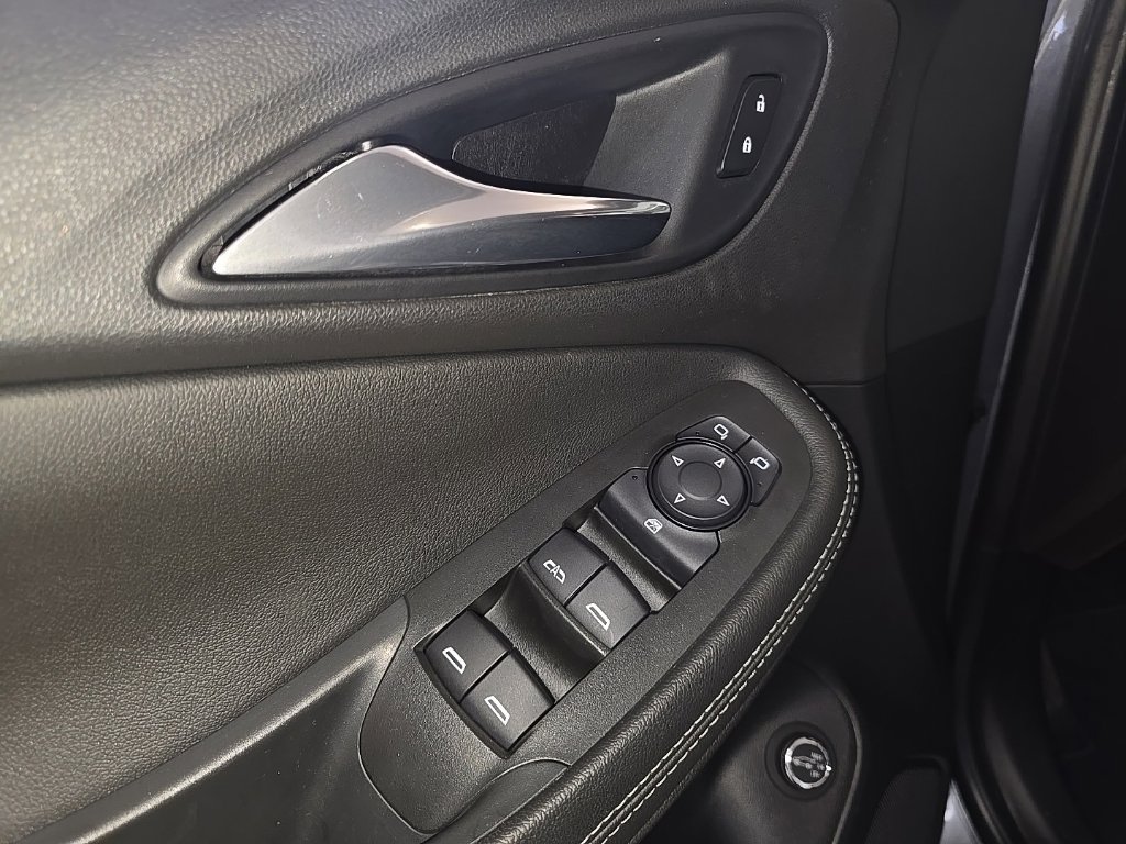 Used 2020 Buick Encore GX Select AWD/4WD image 13