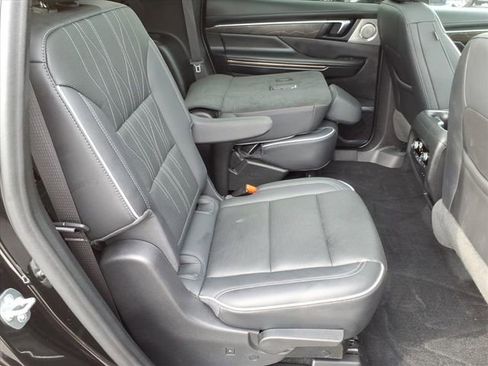 Used 2025 Buick Enclave Avenir AWD/4WD image 24