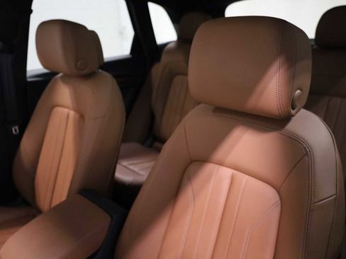 Used 2023 Audi Q5 2.0T Premium w/ Convenience Package image 18