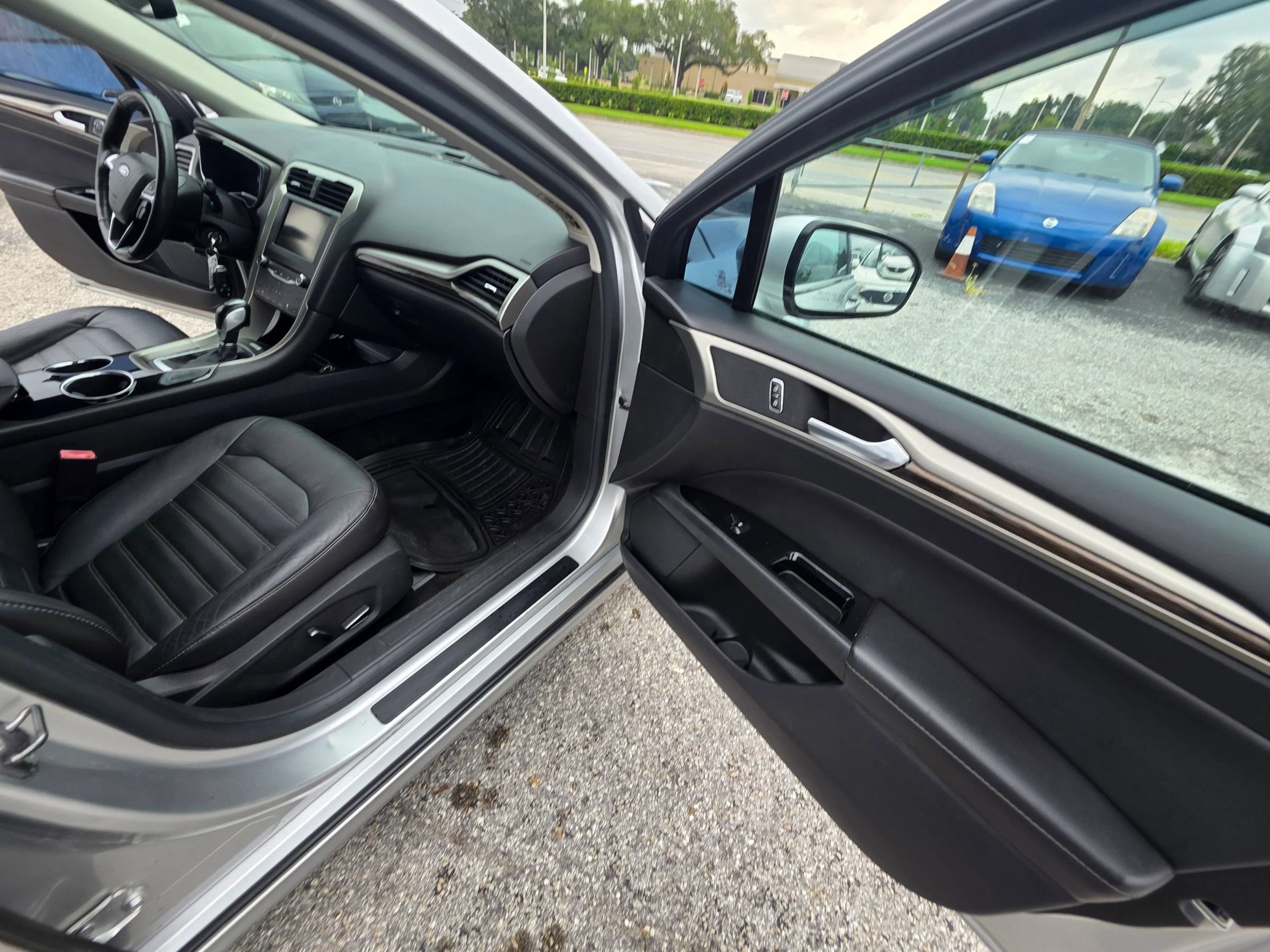 Used 2013 Ford Fusion SE FWD image 19