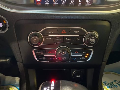 Used 2019 Dodge Charger SXT AWD/4WD image 15
