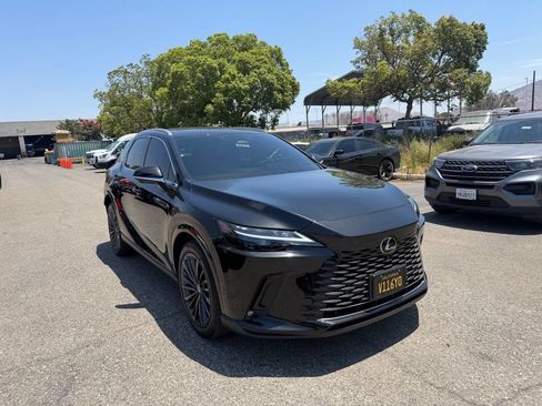 Used 2025 Lexus RX 350 Premium w/ Convenience Package FWD image 2
