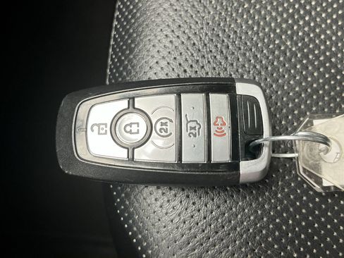 Certified 2020 Ford Escape Titanium AWD/4WD image 28