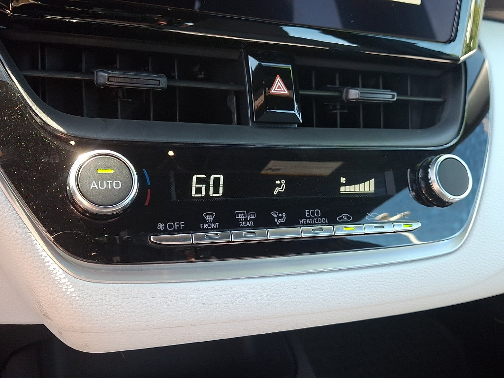 Used 2026 Toyota Corolla SE FWD image 16