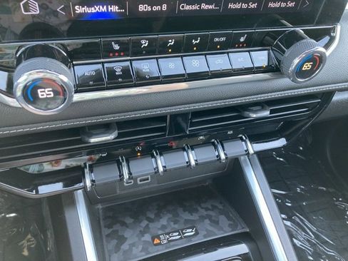 Used 2023 Chevrolet Colorado LT w/ LT Convenience Package II image 24