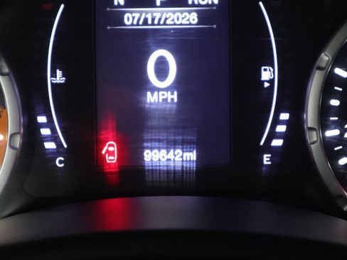 Used 2017 Jeep Renegade Latitude FWD image 39