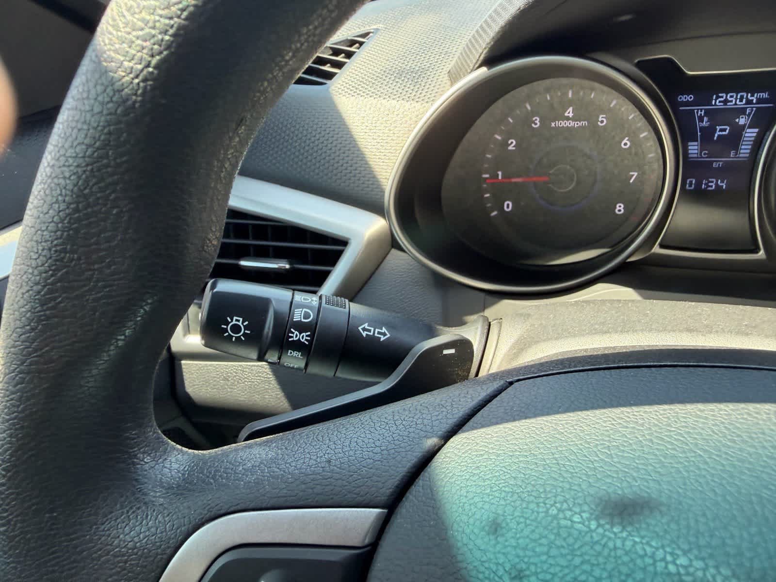 Used 2015 Hyundai Veloster FWD image 15