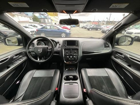 Used 2018 Dodge Grand Caravan SXT w/ Blacktop Package image 17