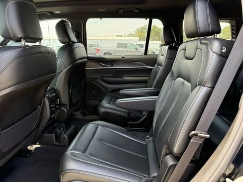 Used 2024 Jeep Grand Cherokee L Limited w/ Luxury Tech Group II image 5